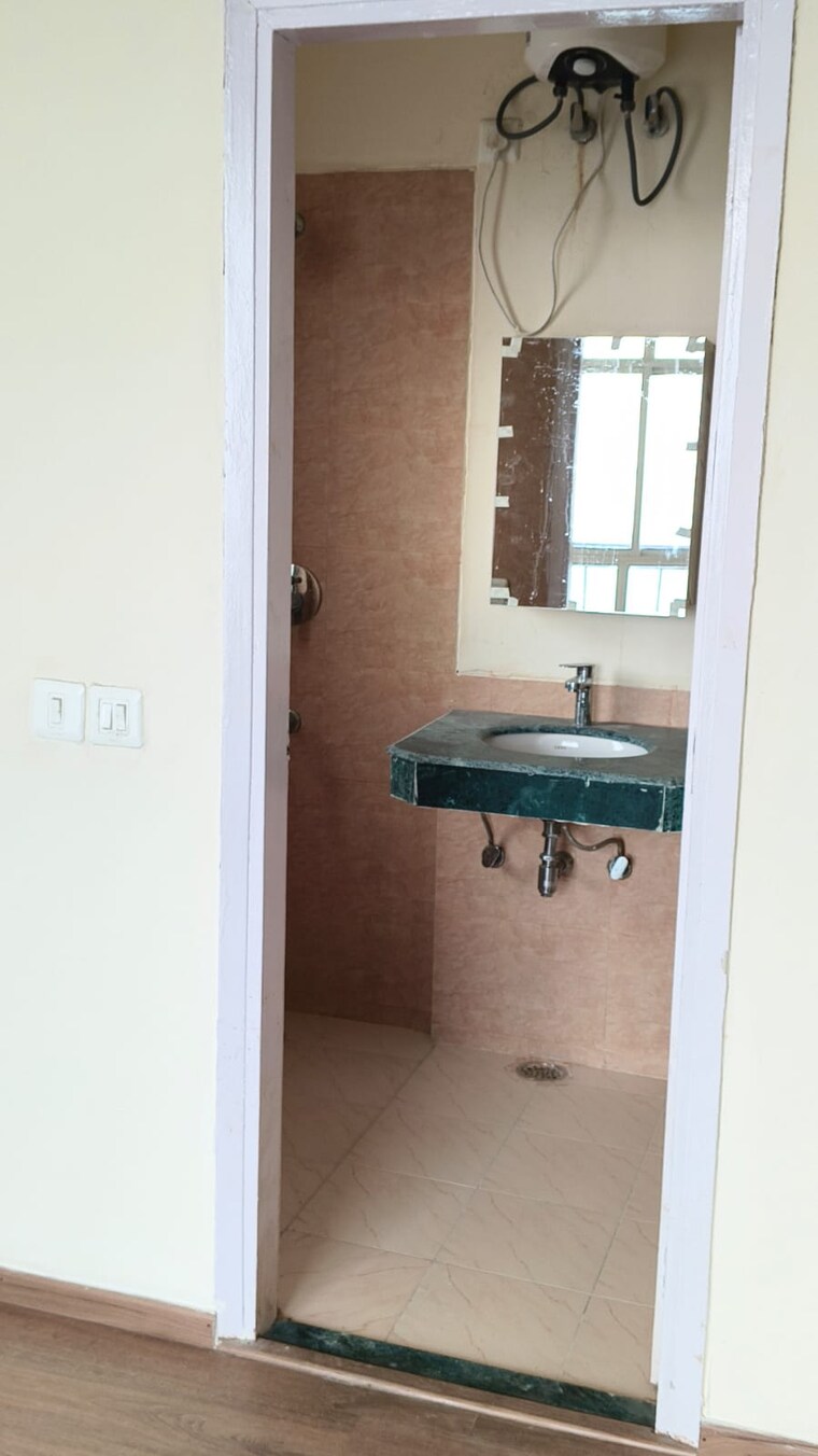 Attached Bathroom, jaypee-kensington-boulevard 2 Bedroom 975 Sq.Ft. Apartment In Sector 131 Noida 9576576