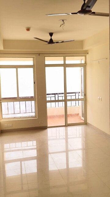 2 BHK Apartment For Rent in Jaypee Kensington Boulevard, Sector 131