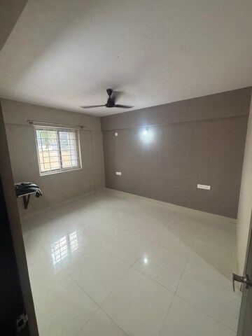 Room in 2 BHK Apartment at Sohan Fortune, Varthur – for Rent