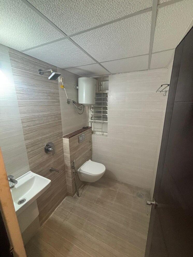 Bathroom, sohan-fortune 2 Bedroom 1400 Sq.Ft. Apartment In Varthur Bangalore 9576482