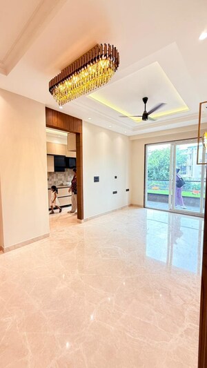 Room in 3 BHK Builder Floor at Sushant Lok 3, Sector 57 – for Sale