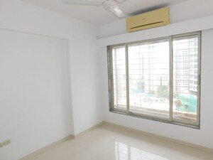 Room in 3 BHK Apartment at Group Seven Rushi Heights, Goregaon East – for Rent