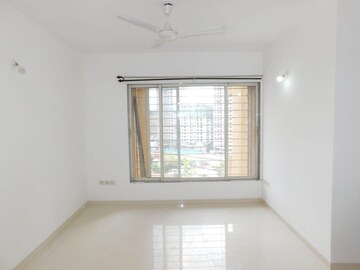 Room in 3 BHK Apartment at Group Seven Rushi Heights, Goregaon East – for Rent