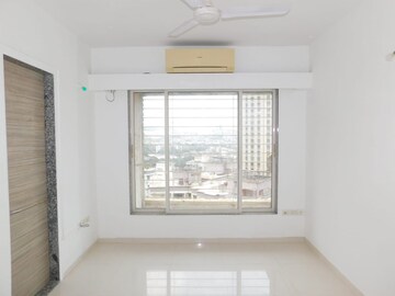 Room in 3 BHK Apartment at Group Seven Rushi Heights, Goregaon East – for Rent
