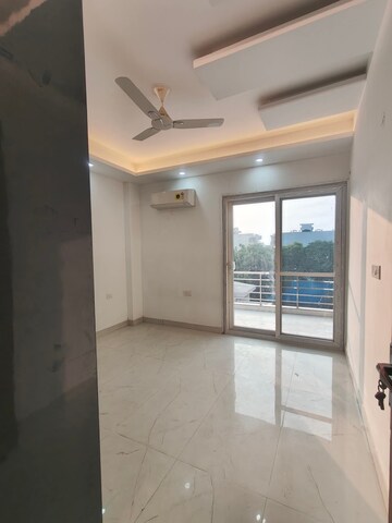 Room in 2 BHK Builder Floor at Sector 22 – for Rent