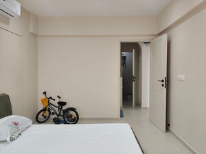 Room in 3 BHK Apartment at Transcon Triumph Tower, Andheri West – for Rent