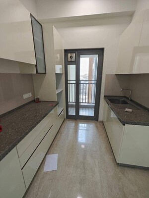 Room in 4 BHK Apartment at Rustomjee Crown, Prabhadevi – for Rent