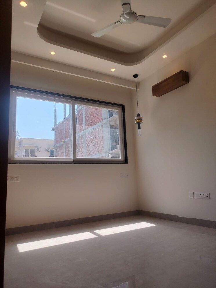 Room, bptp-green-oaks 3 Bedroom 180 Sq.Ft. Builder Floor In Sector 70a Gurgaon 9576545