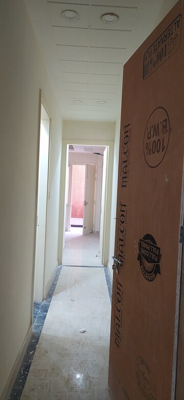 Furnished Amenities in 3 BHK Builder Floor at Shivalik Colony – for Sale