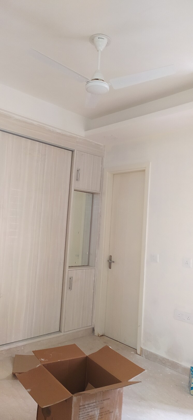 Room, shivalik colony 3 Bedroom 1800 Sq.Ft. Builder Floor In Shivalik Colony Delhi 9576547