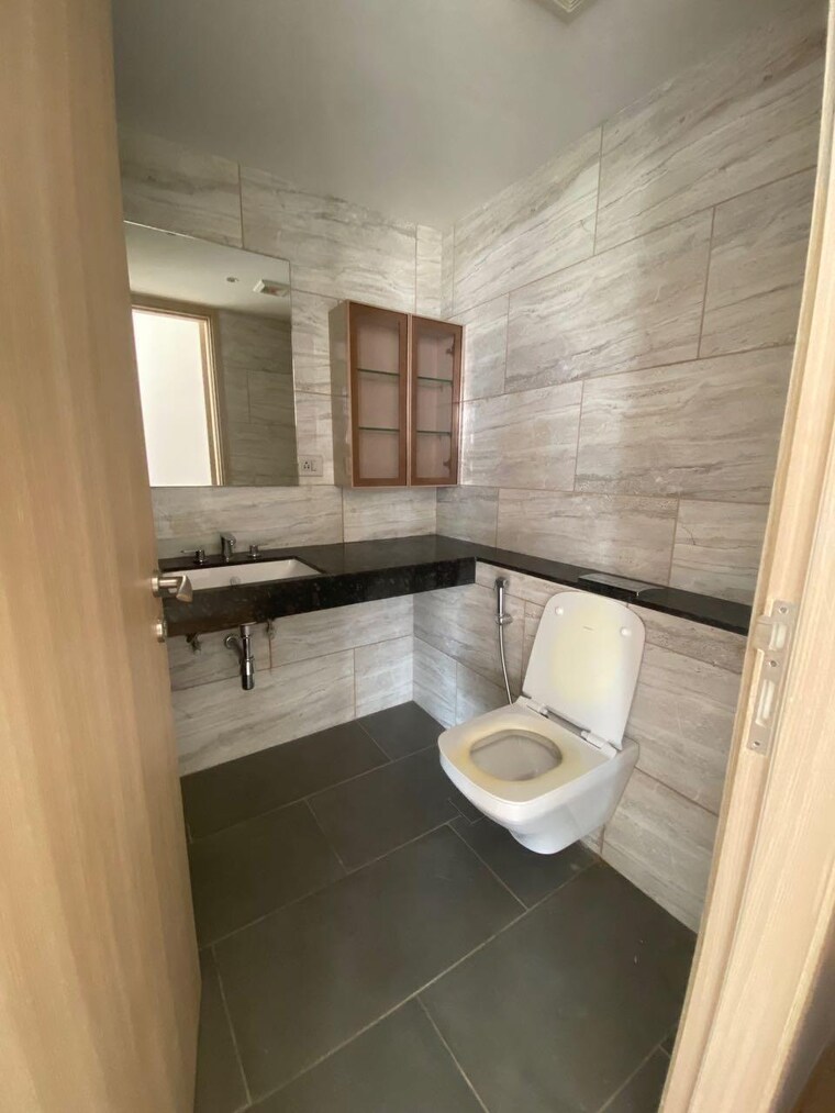 Bathroom, rustomjee-crown 4 Bedroom 2400 Sq.Ft. Apartment In Prabhadevi Mumbai 9576549