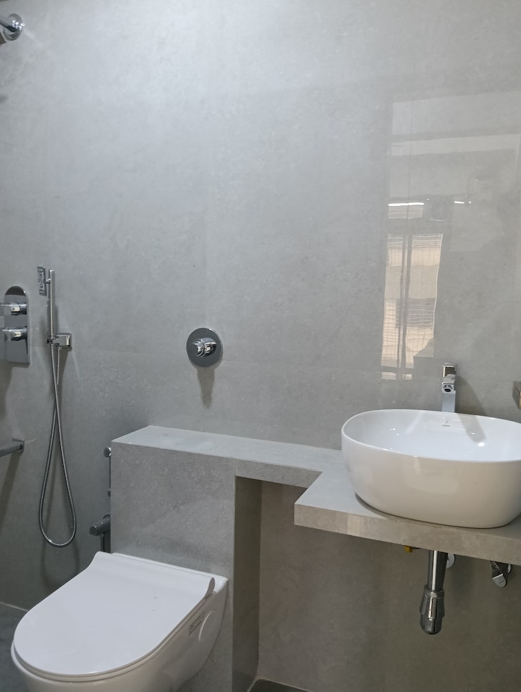 Bathroom, platinum-tower-1 2 Bedroom 580 Sq.Ft. Apartment In Andheri West Mumbai 9576559
