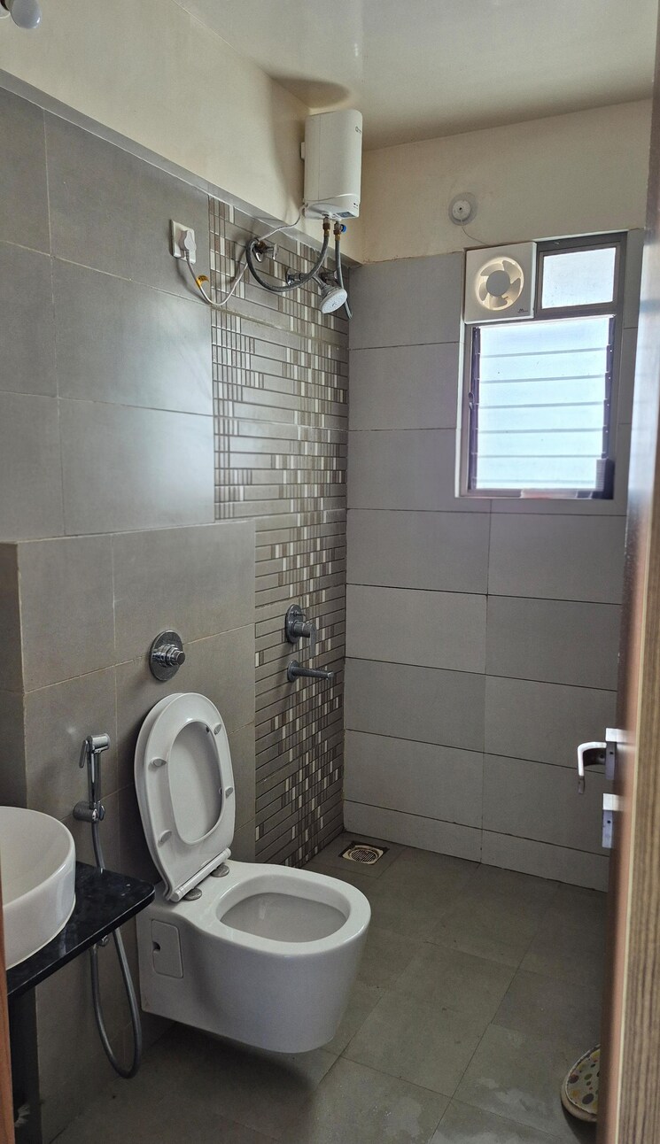Bathroom, majestique-towers 2 Bedroom 721 Sq.Ft. Apartment In Kharadi Pune 9576567