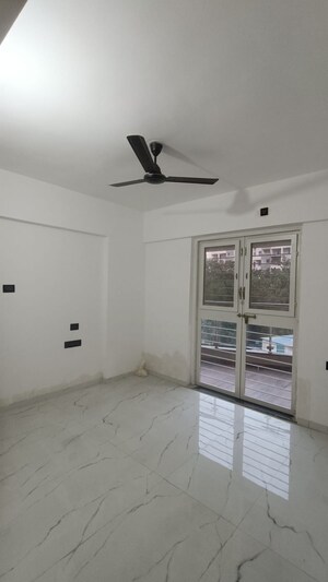 Room in 3 BHK Apartment at Keystone Oxy Eterno, Dhanori – for Rent