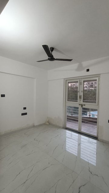 Room in 3 BHK Apartment at Keystone Oxy Eterno, Dhanori – for Rent