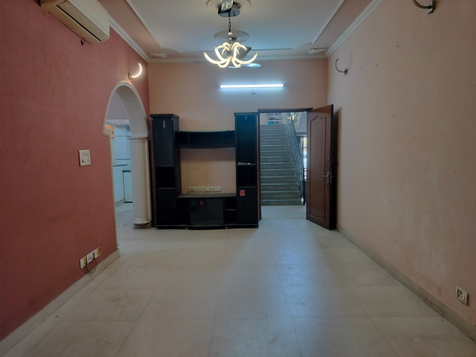 2 BHK Apartment For Sale in RWA Jasola Sector 8 SFS Flat