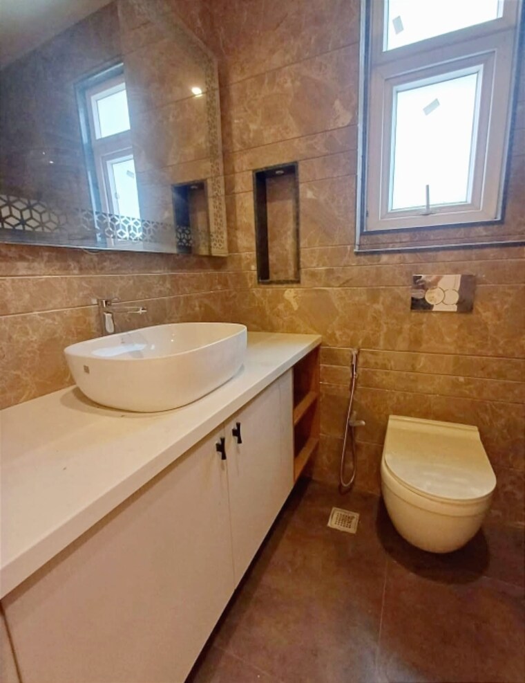 Bathroom, kalkaji 3 Bedroom 2000 Sq.Ft. Builder Floor In Kalkaji Delhi 9576613