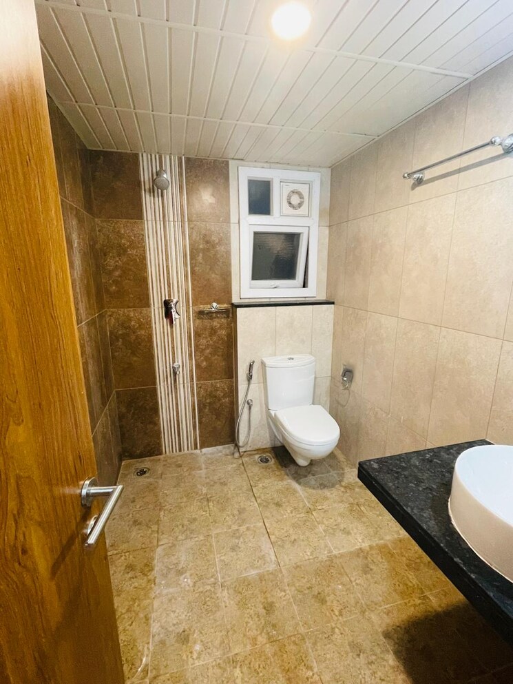 Bathroom, prestige-tranquil 3 Bedroom 1764 Sq.Ft. Apartment In Kokapet Hyderabad 9576662