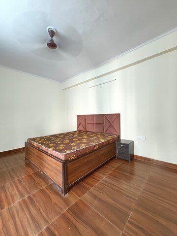 Bedroom in 3.5 BHK Apartment at Aims Golf City, Sector 75 – for Rent