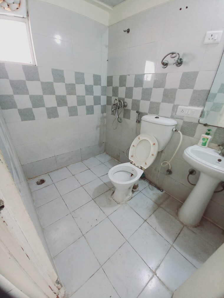 Bathroom, gaur-city-2-14th-avenue 2 Bedroom 614 Sq.Ft. Apartment In Sector 16c Greater Noida Greater Noida 9576686