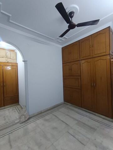 Room in 2 BHK Apartment at Anuradha Apartments CGHS, Paschim Vihar – for Rent