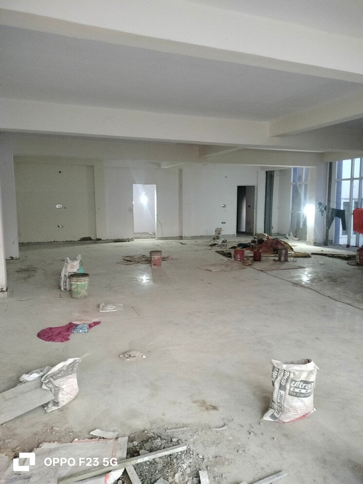  Parking, gomti nagar Commercial Office Space 2200 Sq.Ft. In Gomti Nagar Lucknow 9576720