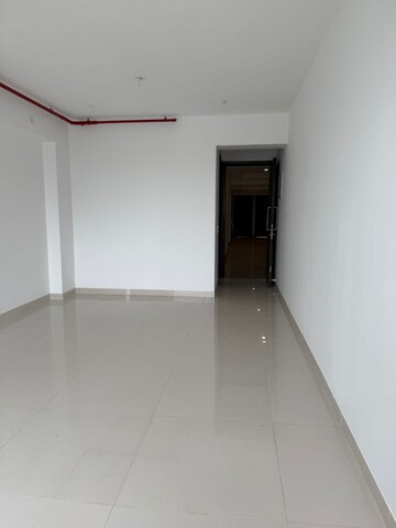 Room in 1 BHK Apartment at Avant Hillway, Goregaon East – for Rent