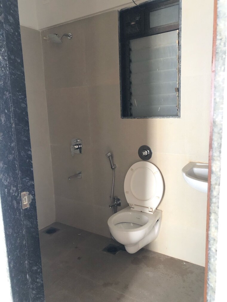 Bathroom, je-and-vee-om-trimurti 1 Bedroom 395 Sq.Ft. Apartment In Malad East Mumbai 9573033