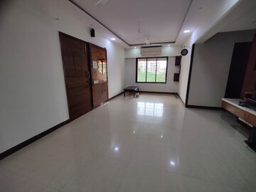 Room in 2 BHK Apartment at Riddhi Tower, Malad East – for Rent