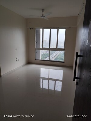 Room in 2 BHK Apartment at Sheth Zuri, Laxmi Nagar – for Rent