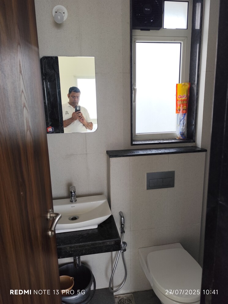 Bathroom, sheth-zuri 2 Bedroom 517 Sq.Ft. Apartment In Laxmi Nagar Thane 9576743