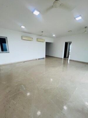 Room in 4 BHK Apartment at DB Woods, Goregaon East – for Rent