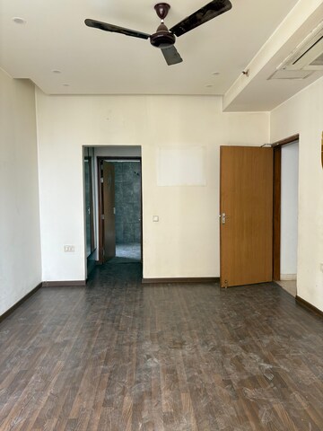 Room in 4 BHK Apartment at SS The Leaf, Sector 85 – for Rent