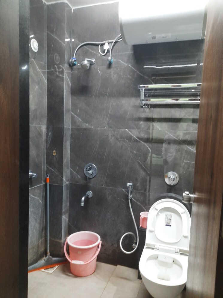 Bathroom, uniue-legacy-grand 3.5 Bedroom 1500 Sq.Ft. Apartment In Mundhwa Pune 9576779