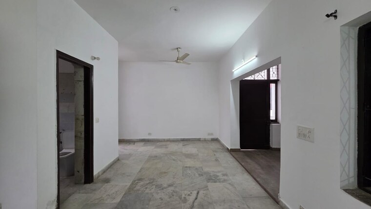 Room, sainik farm 4 Bedroom 3250 Sq.Ft. Independent House In Sainik Farm Delhi 9576775