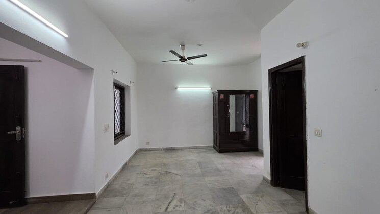 Room, sainik farm 4 Bedroom 3250 Sq.Ft. Independent House In Sainik Farm Delhi 9576775