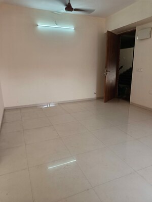 Room in 2 BHK Apartment at Vaishnodevi Circle – for Rent