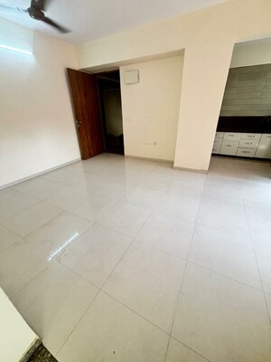 Room in 2 BHK Apartment at Vaishnodevi Circle – for Rent