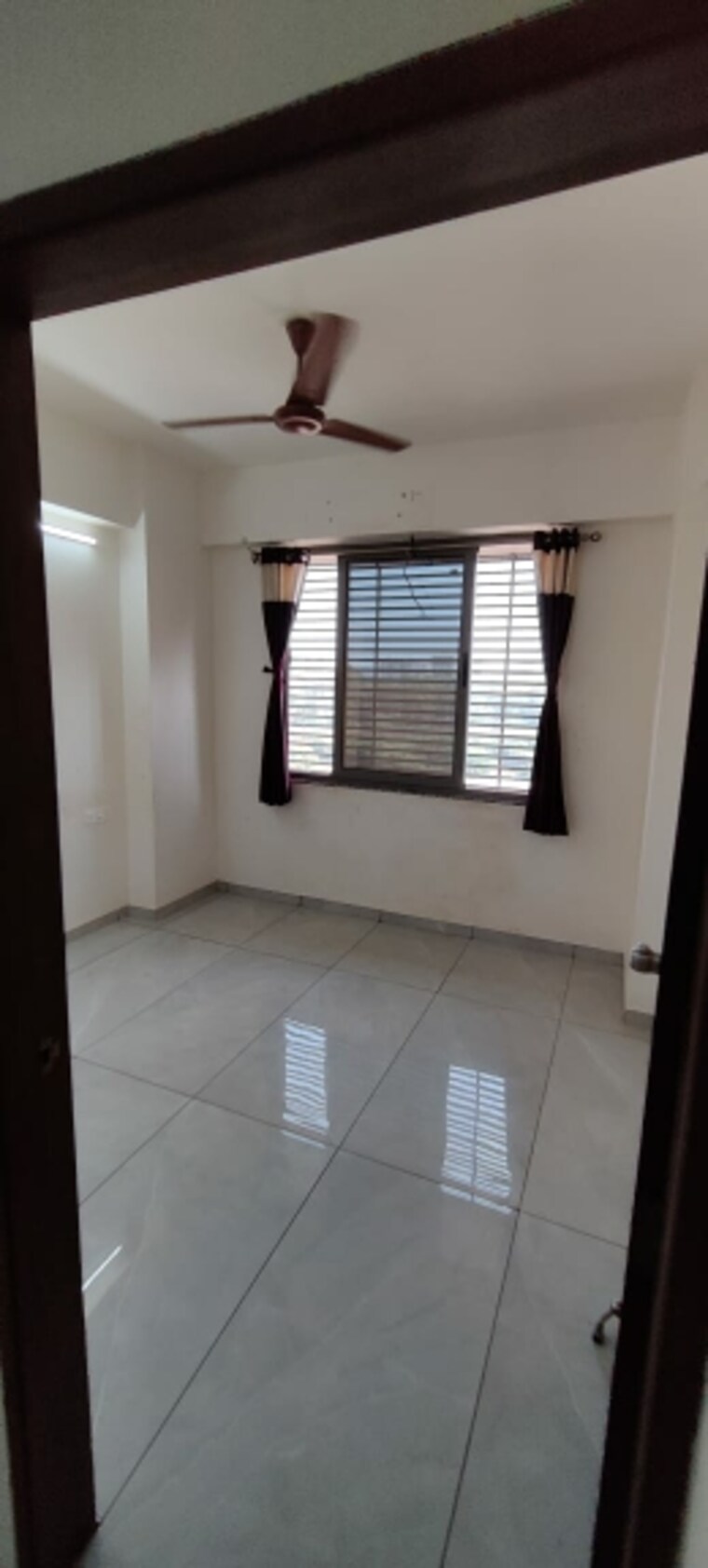 Room, vaishnodevi circle 2 Bedroom 1260 Sq.Ft. Apartment In Vaishnodevi Circle Ahmedabad 9576790