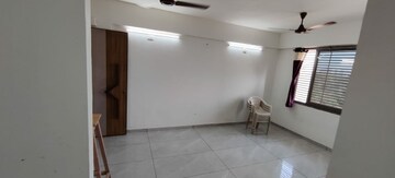 Room in 2 BHK Apartment at Vaishnodevi Circle – for Rent