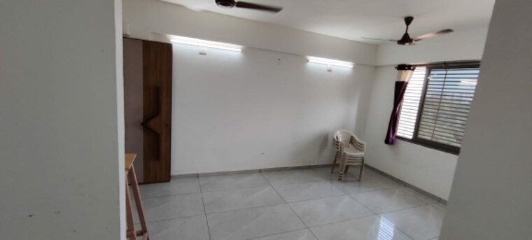 Room, vaishnodevi circle 2 Bedroom 1260 Sq.Ft. Apartment In Vaishnodevi Circle Ahmedabad 9576790