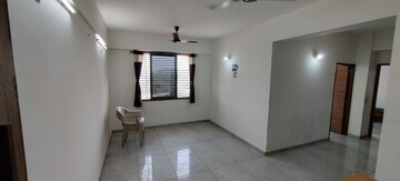 Room in 2 BHK Apartment at Vaishnodevi Circle – for Rent