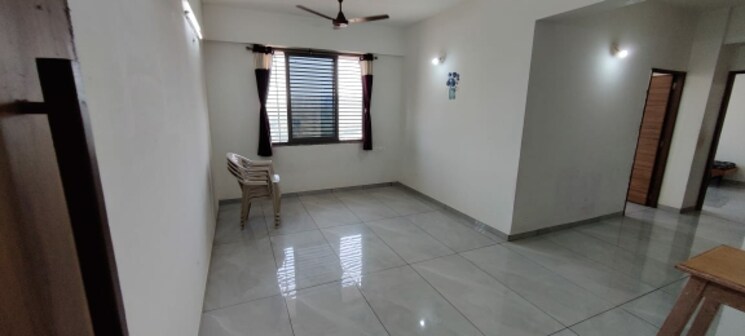 Room, vaishnodevi circle 2 Bedroom 1260 Sq.Ft. Apartment In Vaishnodevi Circle Ahmedabad 9576790