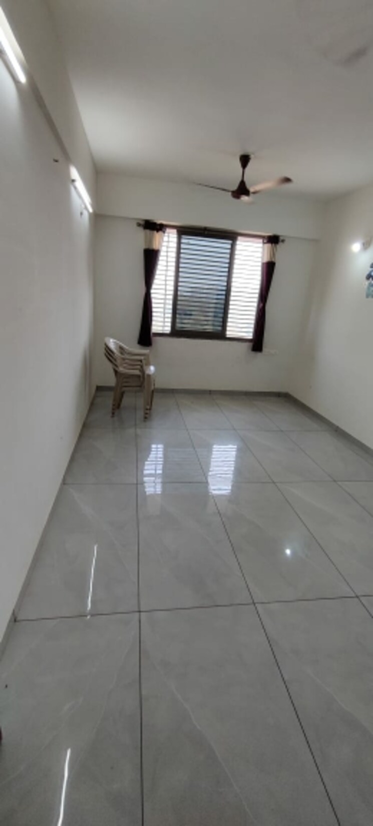 Room, vaishnodevi circle 2 Bedroom 1260 Sq.Ft. Apartment In Vaishnodevi Circle Ahmedabad 9576790