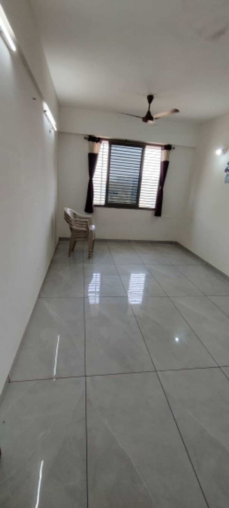 Room, vaishnodevi circle 2 Bedroom 1260 Sq.Ft. Apartment In Vaishnodevi Circle Ahmedabad 9576790