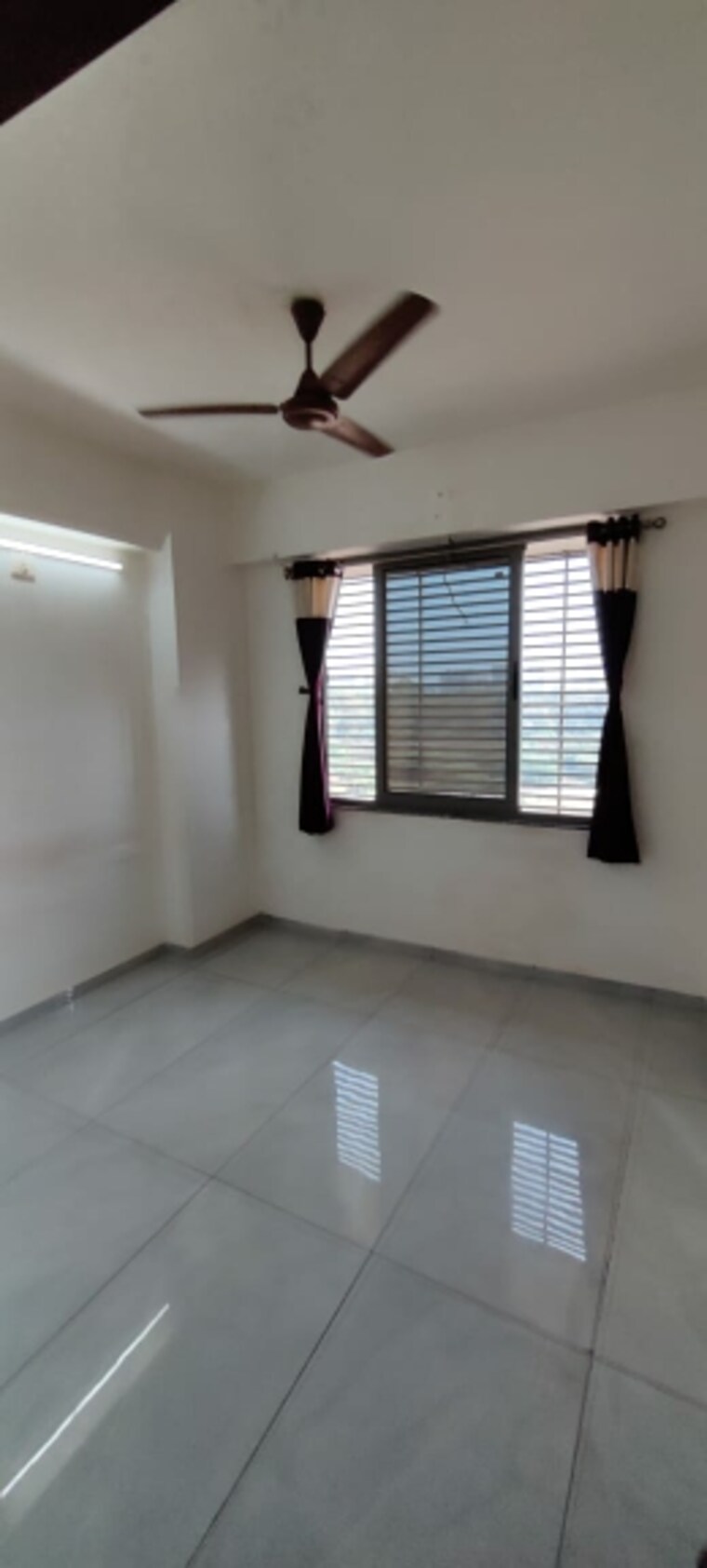 Room, vaishnodevi circle 2 Bedroom 1260 Sq.Ft. Apartment In Vaishnodevi Circle Ahmedabad 9576790