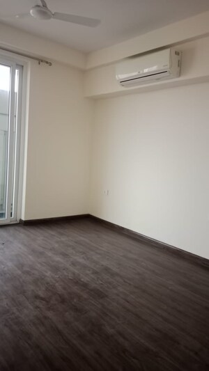 Room in 4 BHK Apartment at Emaar Palm Terraces Select, Sector 66 – for Sale