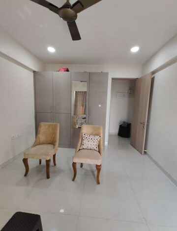 Furnished Amenities in 3 BHK Apartment at Soham Crystal Spires, Thane West – for Rent