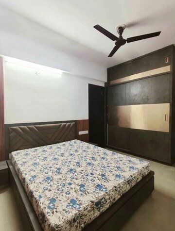 Bedroom in 3 BHK Apartment at Vaishnodevi Circle – for Rent