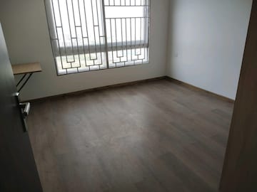 Room in 3 BHK Apartment at Hero Homes Gurgaon, Sector 104 – for Sale